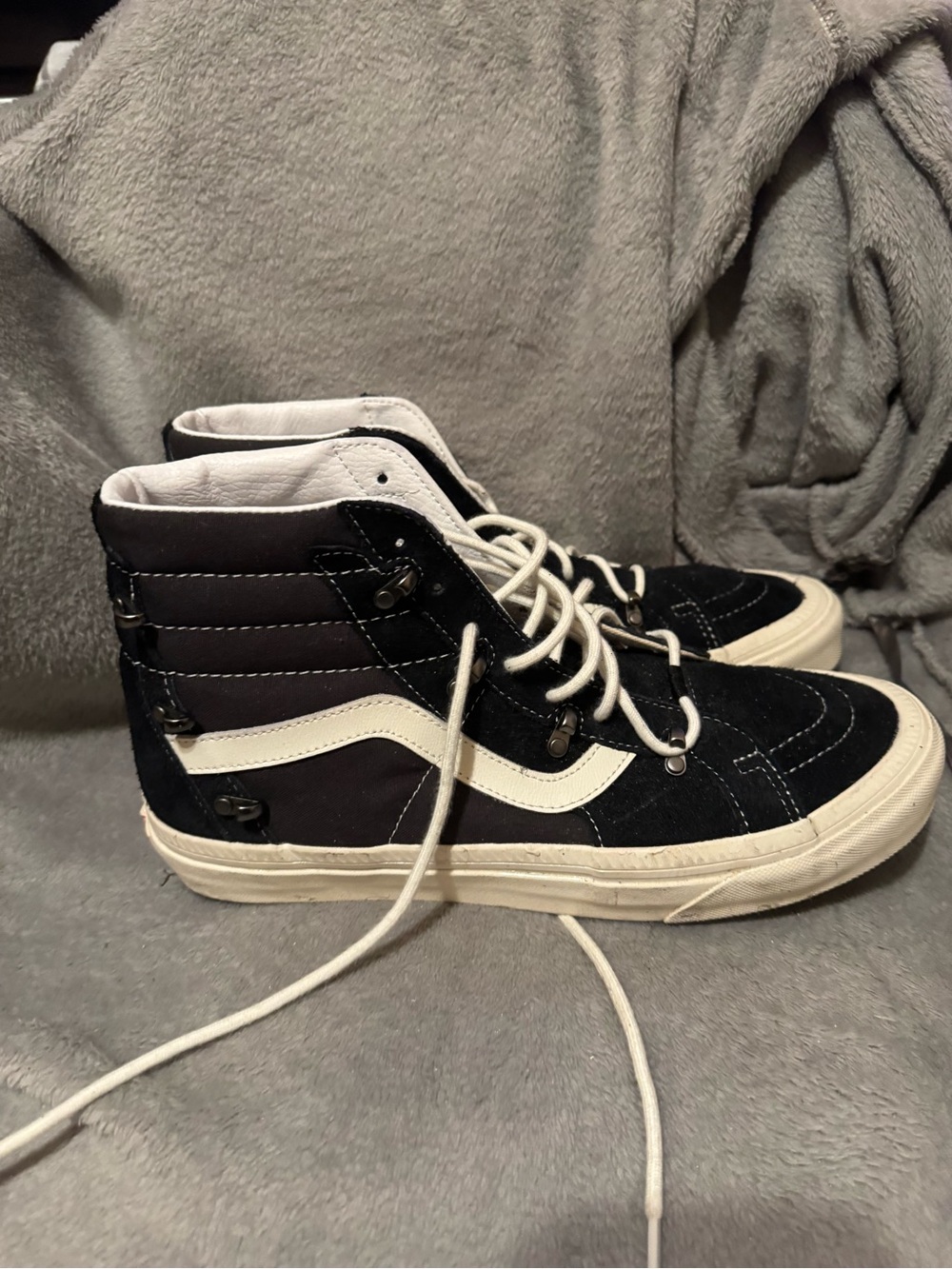 Vans - Picture 1 of 6